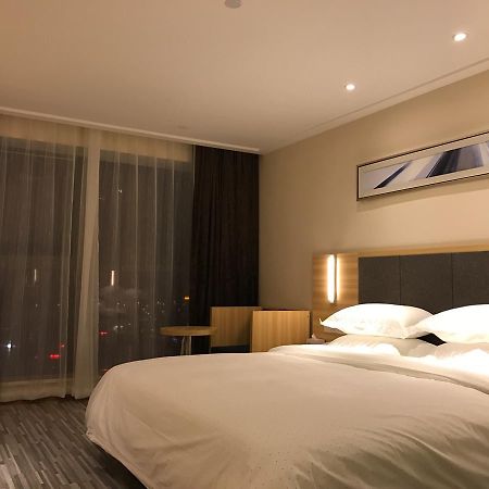 See U Select Hotel Ухань Екстер'єр фото