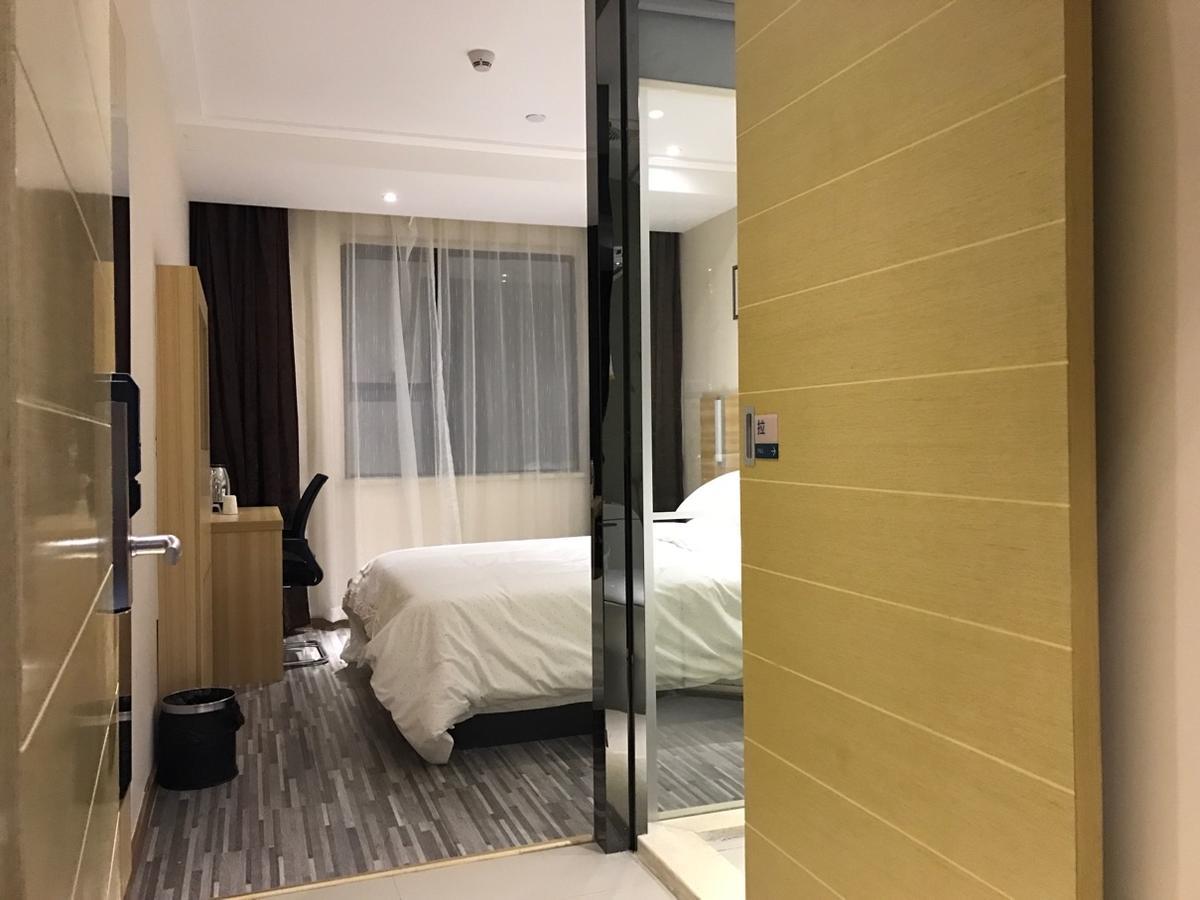 See U Select Hotel Ухань Екстер'єр фото