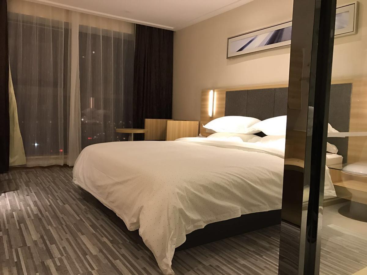 See U Select Hotel Ухань Екстер'єр фото