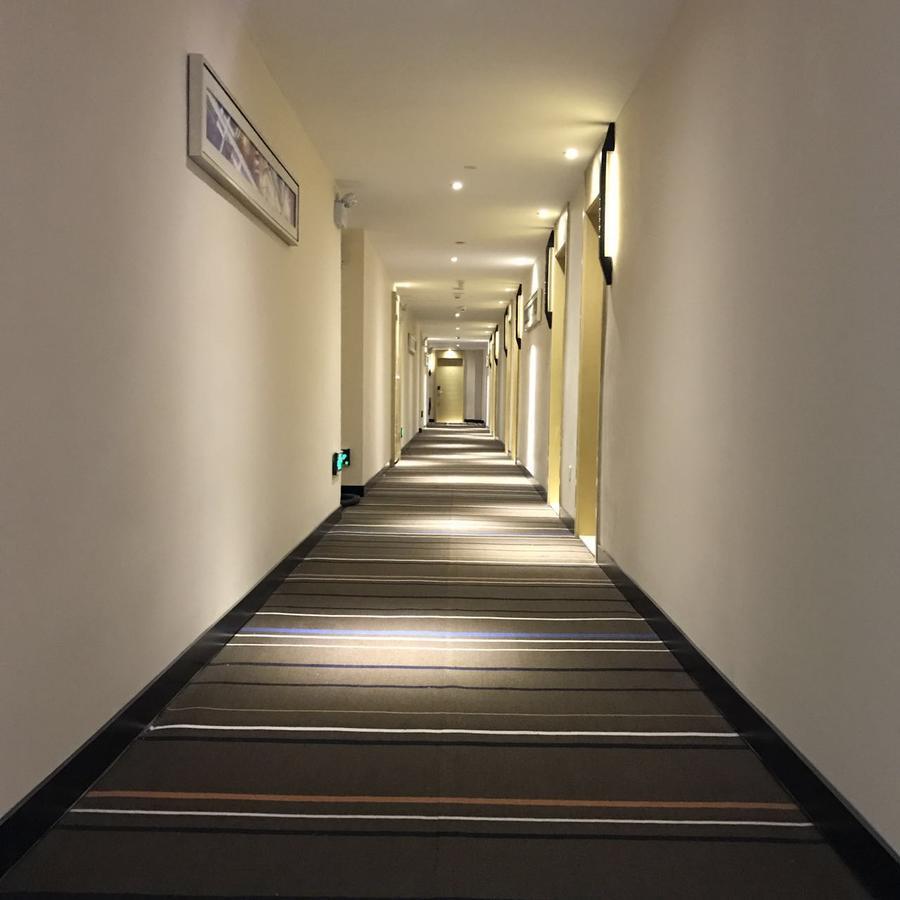 See U Select Hotel Ухань Екстер'єр фото