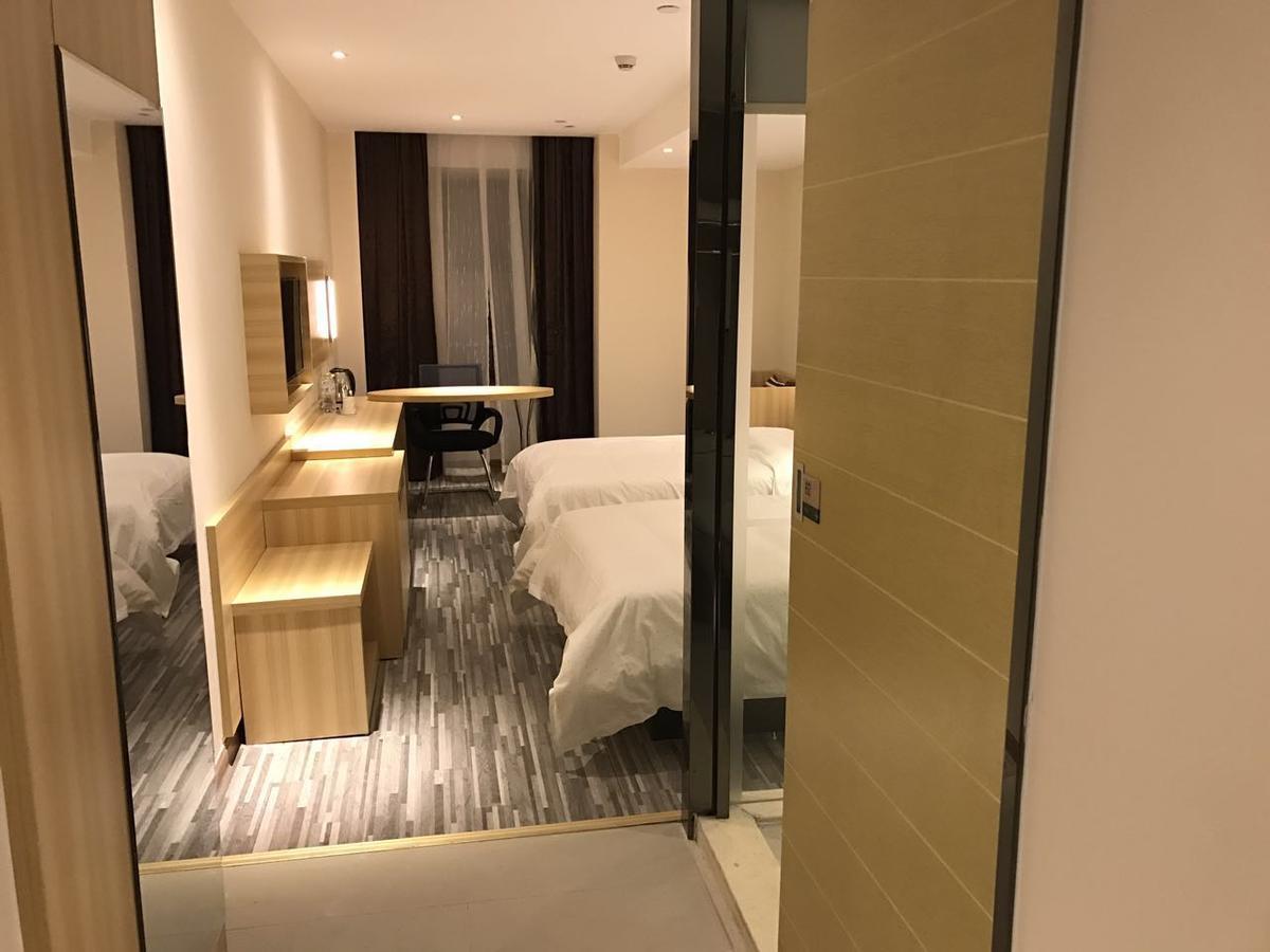 See U Select Hotel Ухань Екстер'єр фото