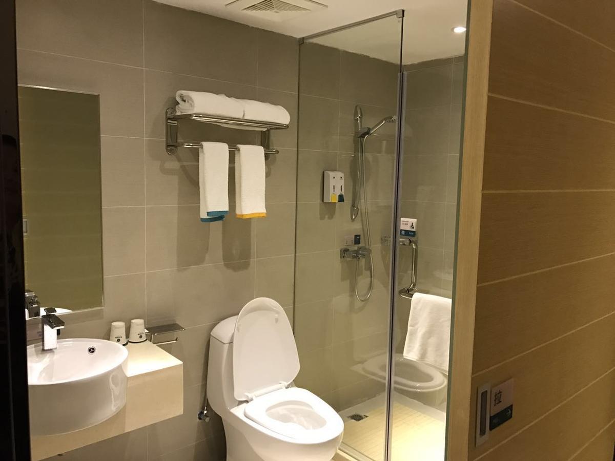 See U Select Hotel Ухань Екстер'єр фото