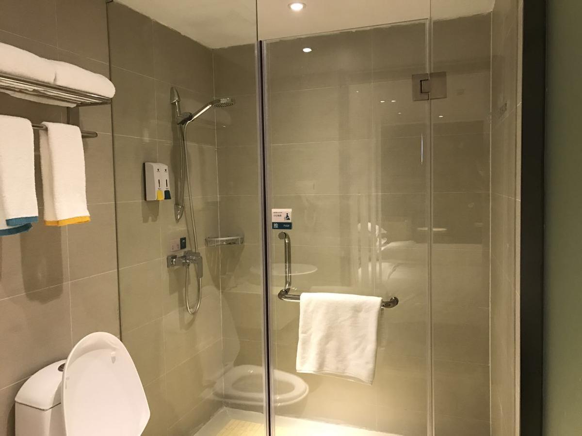 See U Select Hotel Ухань Екстер'єр фото